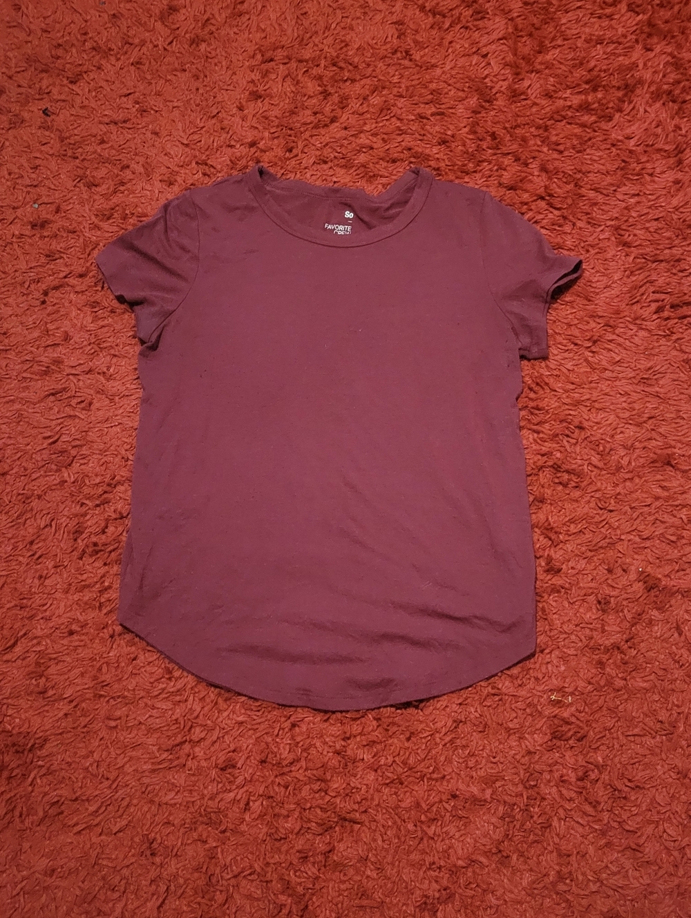 ***BARELY WORN*** burgundy SO favorite crew tee shirt Size Medium
